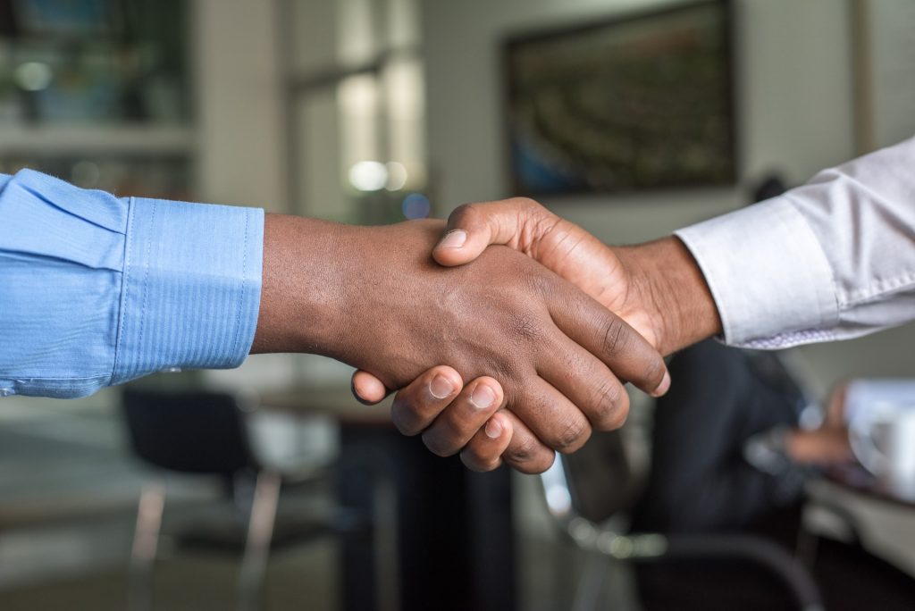 Globus anuncia parceria com Nibo para oferecer seguros