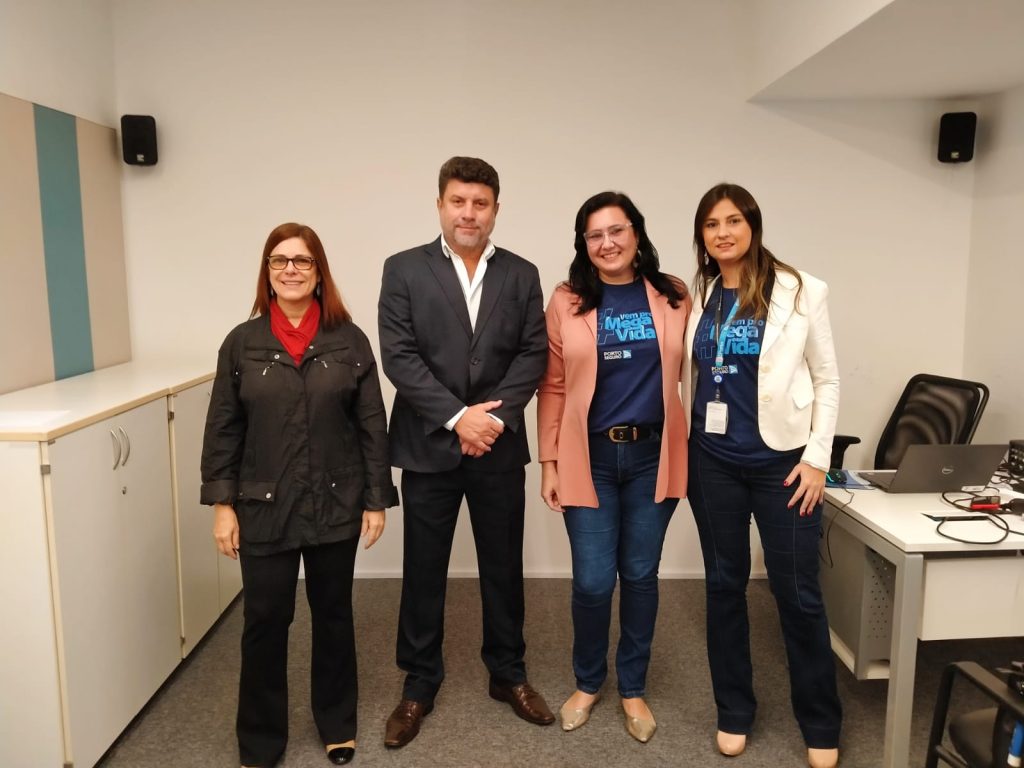 Da esquerda para direita, a diretora do CVG-RJ, Sônia Marra; o presidente do CVG-RJ, Octávio Perissé e as palestrantes e especialistas da Porto Daniela Calassara e Veridiana Dias / Divulgação
